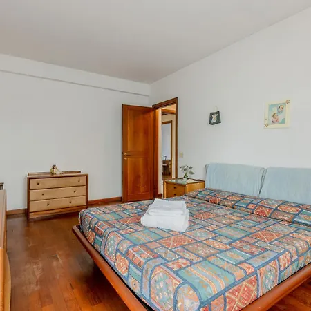 Guesthost - Tina! Apartament Viareggio