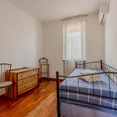 Guesthost - Tina! Viareggio