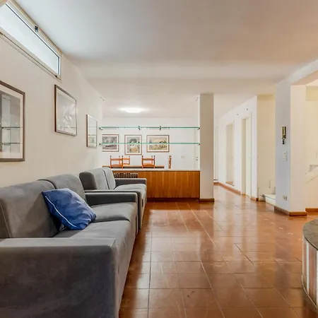 Guesthost - Tina! 维亚雷焦