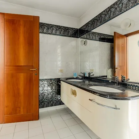 Guesthost - Tina! * Viareggio