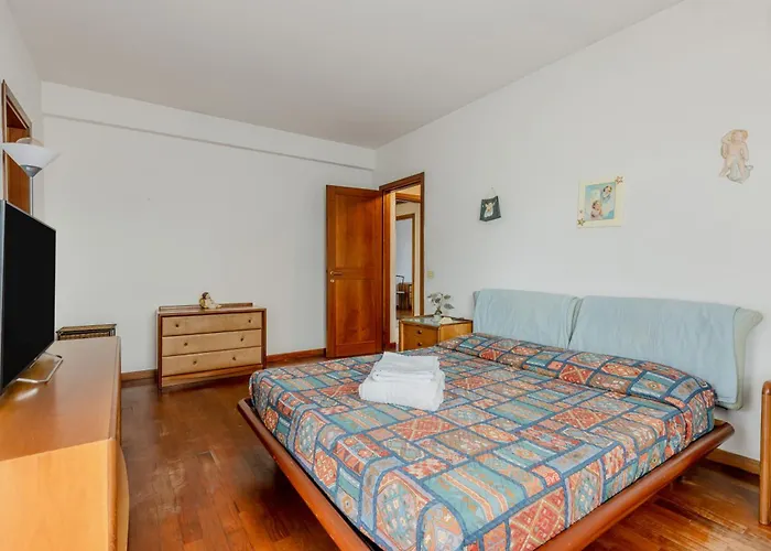 Guesthost - Tina! Appartement Viareggio