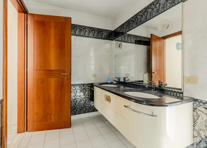 Guesthost - Tina! * Viareggio